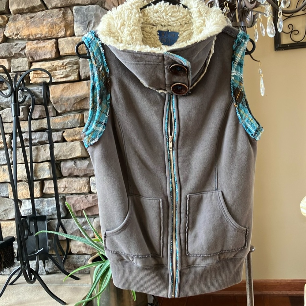 Warm Fall Vest!! Excellent condition. Small
